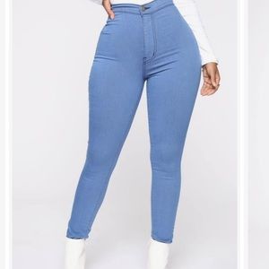 Fashion Nova High Waisted Jeans 👖